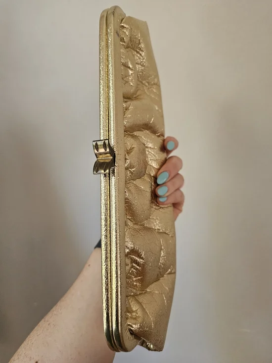Vintage Gold Metallic Ruched Women's Clutch - Picture 4 of 11